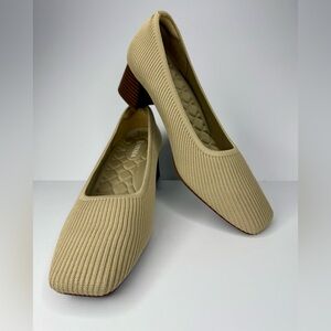 Vivia Melody Pump (New Without Box)